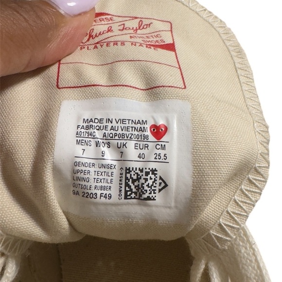 Converse COMME DES GARÇONS PLAY  Off-White & Red Converse Edition PLAY Chuck 70 - Picture 6 of 10